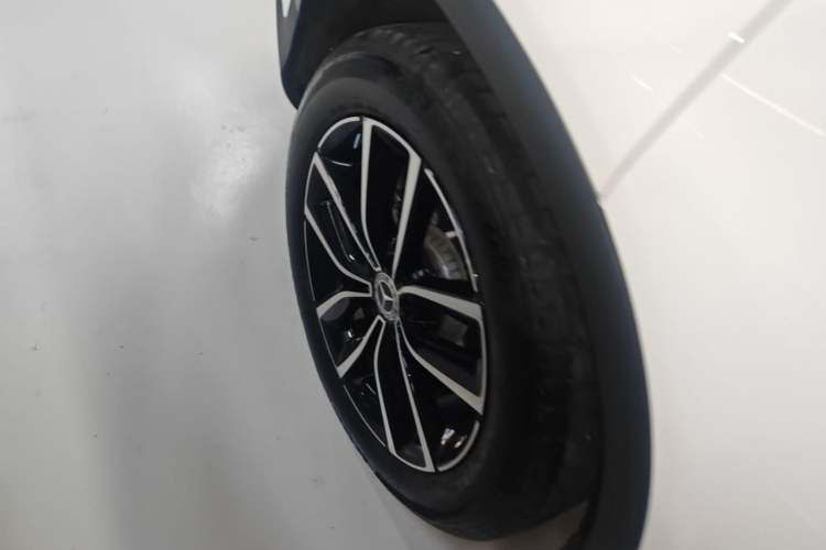 Used Mercedes-Benz GLC 2022 Refreshed GLC 300 L 4MATIC Dynamic Edition Right Rear Wheel Hub