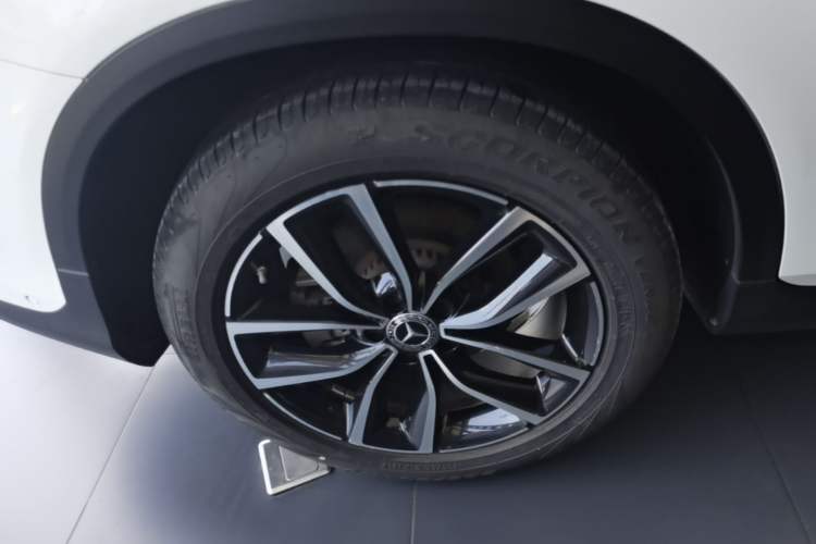 Used Mercedes-Benz GLC 2022 Facelift GLC 260 L 4MATIC Luxury Edition Right Rear Wheel Hub
