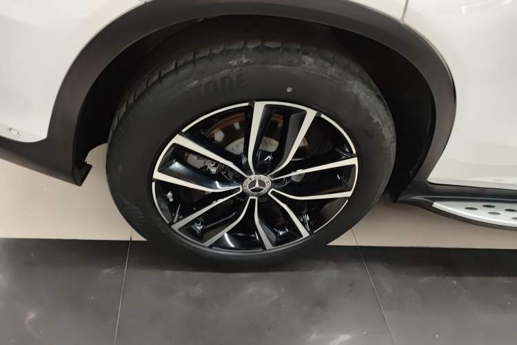 Used Mercedes-Benz GLC 2022 Second Facelift GLC 260 L 4MATIC Luxury Edition Right Rear Wheel Hub