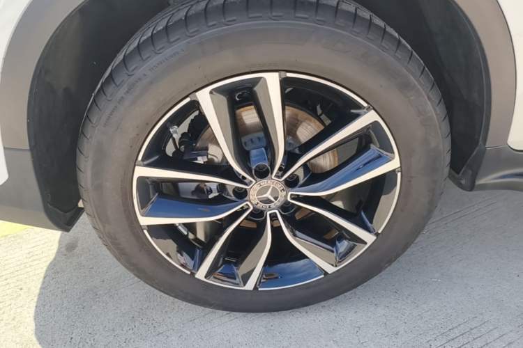 Used Mercedes-Benz GLC 2022 Facelift GLC 260 L 4MATIC Luxury Edition Right Rear Wheel Hub