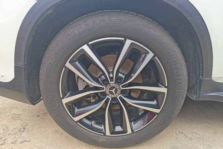 Used Mercedes-Benz GLC 2022 Second Facelift GLC 260 L 4MATIC Luxury Edition Right Rear Wheel Hub