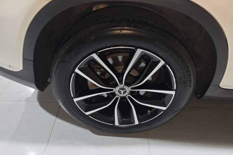 Used Mercedes-Benz GLC 2022 Second Facelift GLC 260 L 4MATIC Luxury Edition Right Rear Wheel Hub