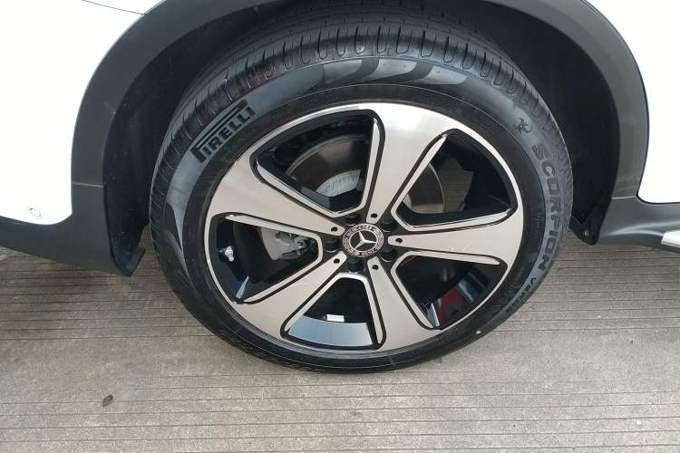 Used Mercedes-Benz GLC 2022 Facelifted GLC 300 L 4MATIC Luxury Edition Right Rear Wheel Hub