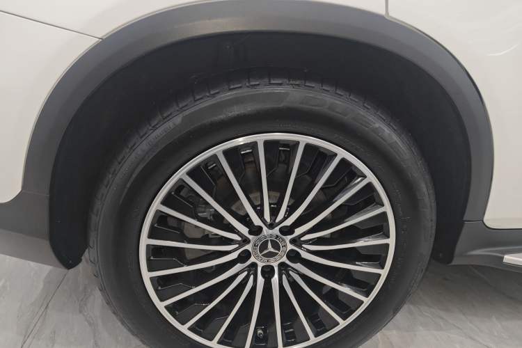 Used Mercedes-Benz GLC 2022 Second Facelift GLC 260 L 4MATIC Dynamic Edition Right Rear Wheel Hub