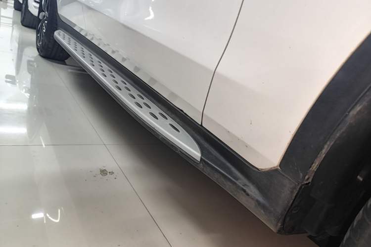 Used Mercedes-Benz GLC 2022 GLC 260 L 4MATIC Luxury Model Right Side Sill