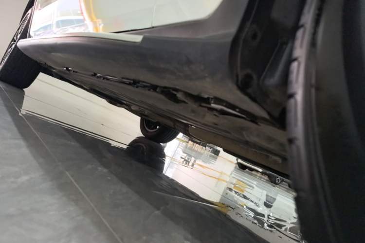 Used Mercedes-Benz GLC 2022 Second Facelift GLC 260 L 4MATIC Luxury Edition Right Side Sill