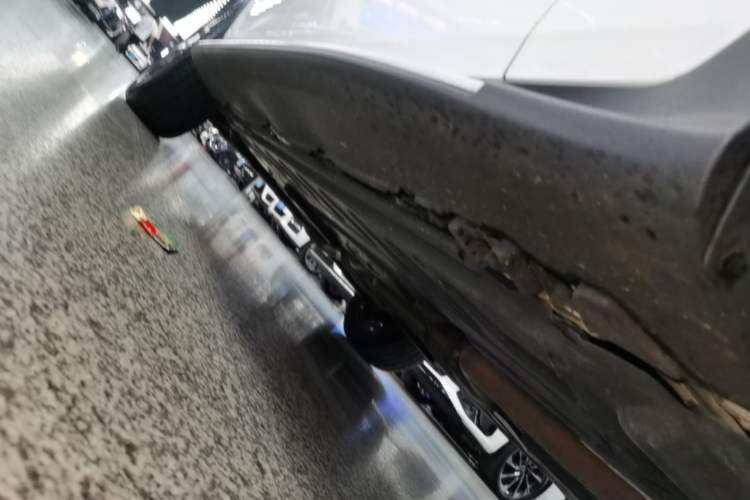 Used Mercedes-Benz GLC 2022 Facelift GLC 260 L 4MATIC Luxury Edition Right Side Sill