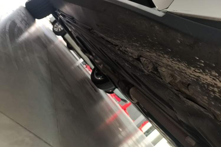 Used Mercedes-Benz GLC 2022 GLC 260 L 4MATIC Luxury Model Right Side Sill