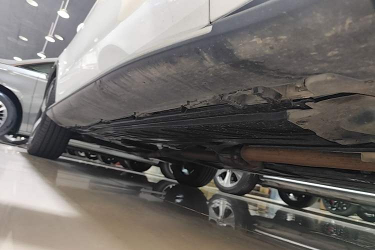 Used Mercedes-Benz GLC 2022 Refreshed GLC 300 L 4MATIC Dynamic Edition Prestige Version Right Side Sill