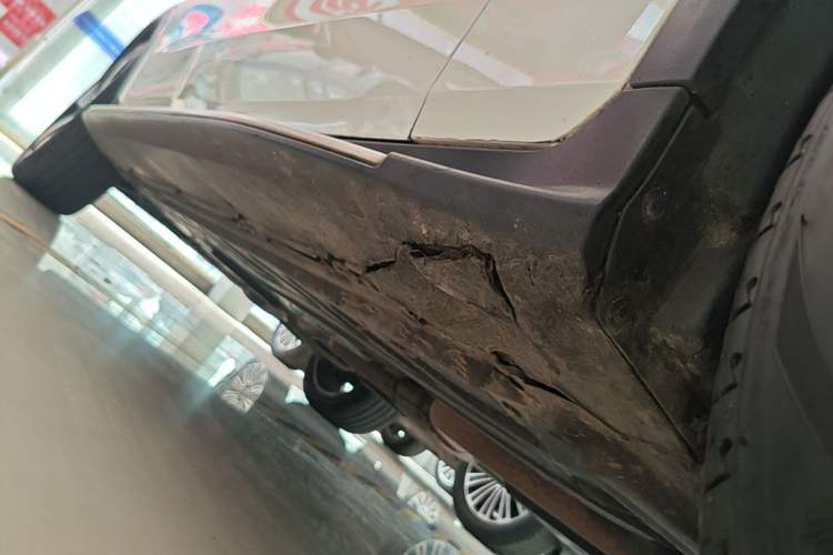 Used Mercedes-Benz GLC 2022 GLC 300 L 4MATIC Dynamic Edition Prestige Model Right Side Sill