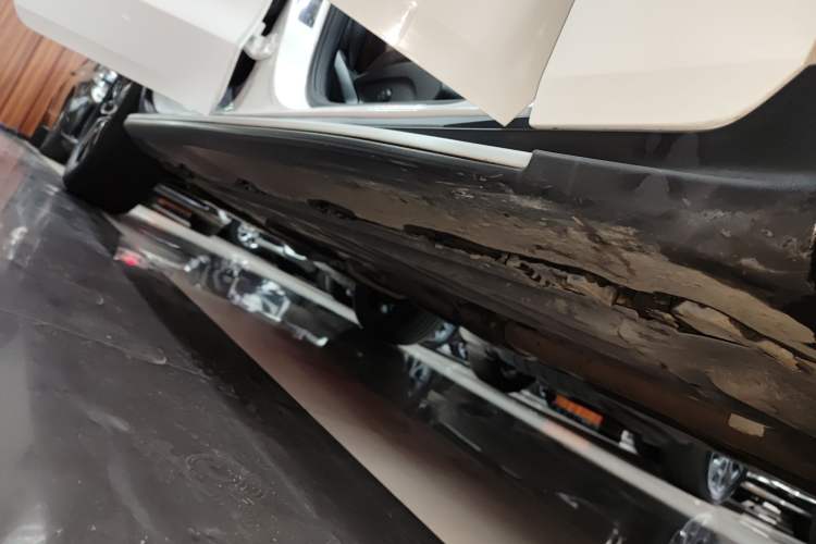 Used Mercedes-Benz GLC 2022 Second Facelift GLC 260 L 4MATIC Luxury Edition Right Side Sill