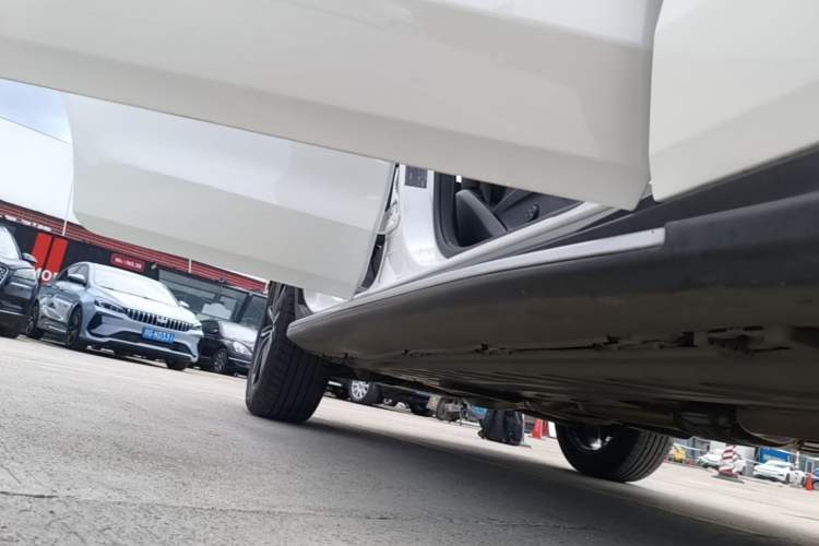 Used Mercedes-Benz GLC 2022 Facelift GLC 260 L 4MATIC Luxury Edition Right Side Sill
