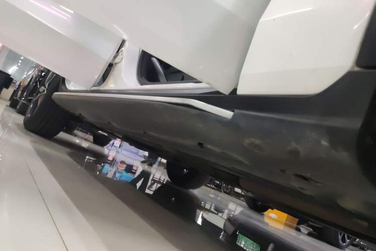 Used Mercedes-Benz GLC 2022 Facelift GLC 260 L 4MATIC Luxury Edition Right Side Sill
