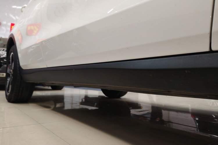 Used Mercedes-Benz GLC 2022 Facelifted GLC 260 L 4MATIC Dynamic Edition Right Side Sill