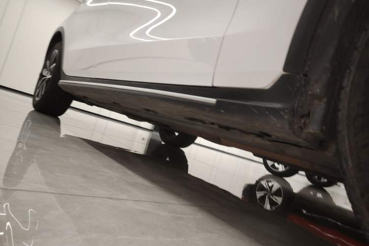 Used Mercedes-Benz GLC 2022 GLC 300 L 4MATIC Dynamic Model Right Side Sill