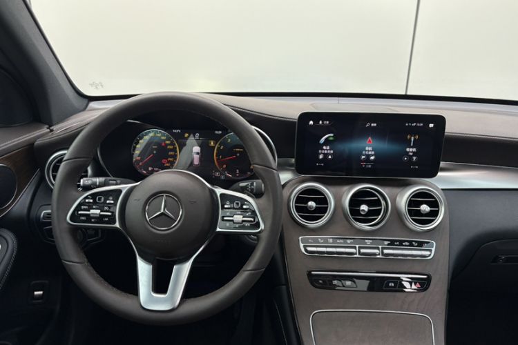 Used Mercedes-Benz GLC 2022 Facelift GLC 260 L 4MATIC Luxury Edition Steering Wheel