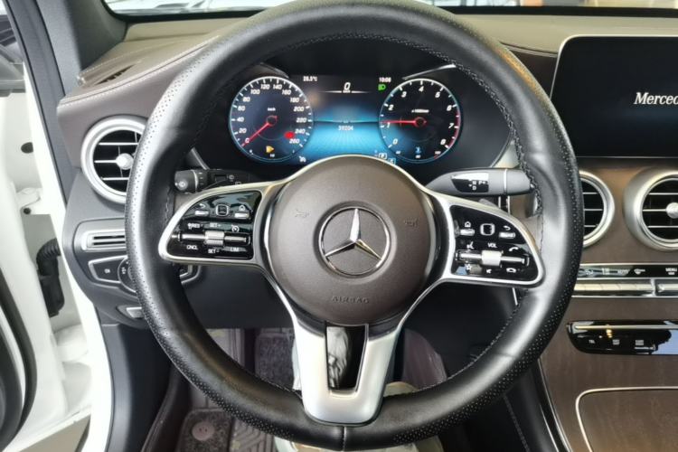 Used Mercedes-Benz GLC 2022 Facelift GLC 260 L 4MATIC Luxury Edition Steering Wheel