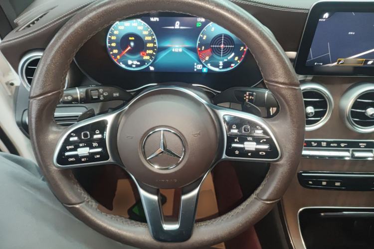 Used Mercedes-Benz GLC 2022 Second Facelift GLC 260 L 4MATIC Luxury Edition Steering Wheel
