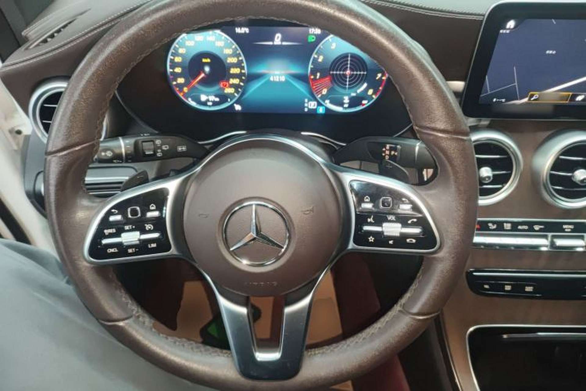 Used Mercedes-Benz GLC 2022 Second Facelift GLC 260 L 4MATIC Luxury Edition Steering Wheel