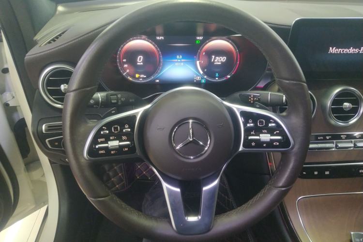 Used Mercedes-Benz GLC 2022 Second Facelift GLC 260 L 4MATIC Luxury Edition Steering Wheel