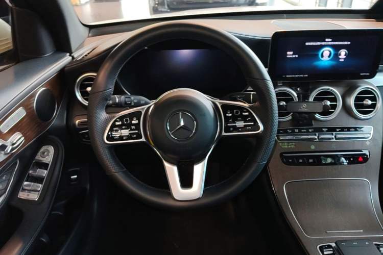Used Mercedes-Benz GLC 2022 Second Facelift GLC 260 L 4MATIC Luxury Edition Steering Wheel