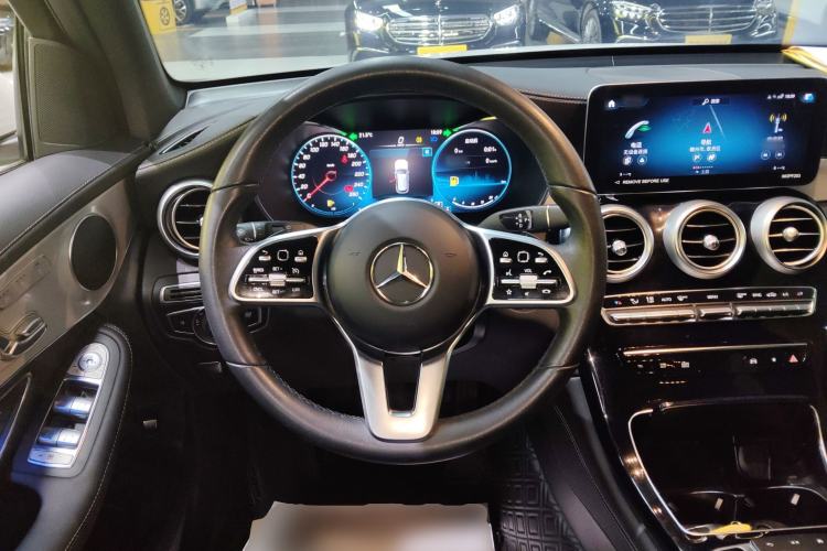 Used Mercedes-Benz GLC 2022 Second Facelift GLC 260 L 4MATIC Dynamic Edition Steering Wheel