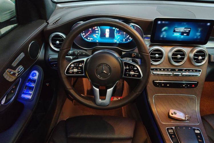 Used Mercedes-Benz GLC 2022 Second Facelift GLC 260 L 4MATIC Luxury Edition Steering Wheel