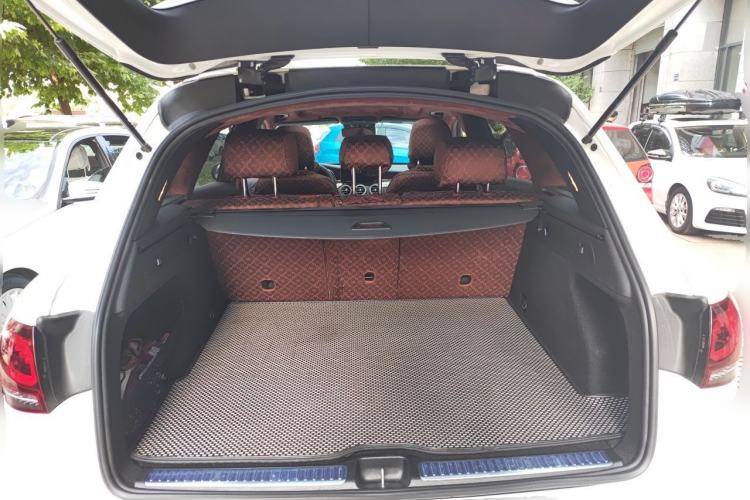 Used Mercedes-Benz GLC 2022 Facelift GLC 300 L 4MATIC Luxury Edition Trunk