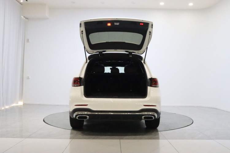 Used Mercedes-Benz GLC 2022 Second Facelift GLC 260 L 4MATIC Luxury Edition Trunk