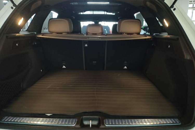 Used Mercedes-Benz GLC 2022 Facelifted GLC 260 L 4MATIC Dynamic Edition Trunk