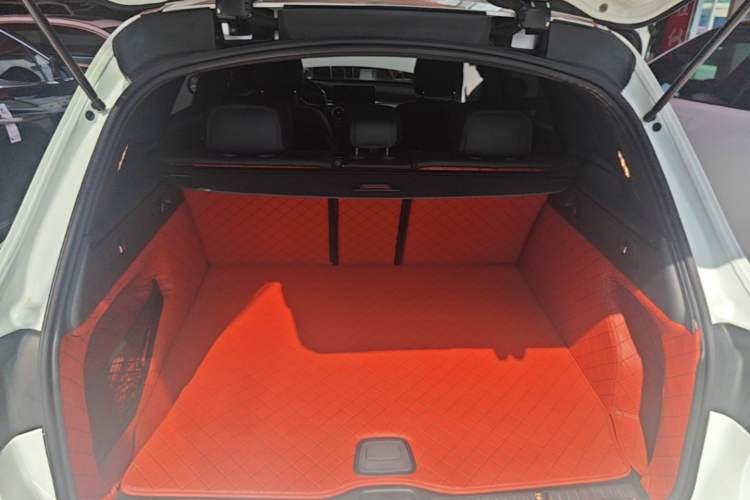 Used Mercedes-Benz GLC 2022 Facelift GLC 260 L 4MATIC Luxury Edition Trunk