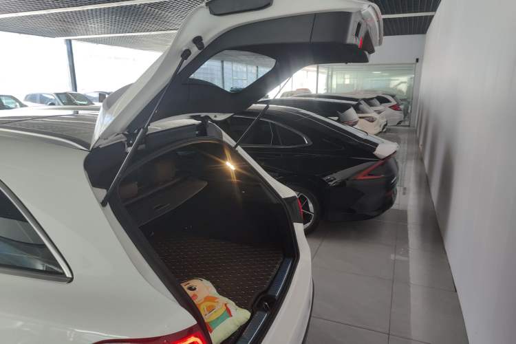 Used Mercedes-Benz GLC 2022 Facelifted GLC 260 L 4MATIC Dynamic Edition Trunk