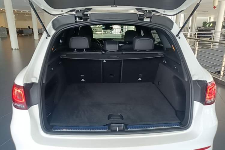 Used Mercedes-Benz GLC 2022 Refreshed GLC 300 L 4MATIC Dynamic Edition Prestige Version Trunk