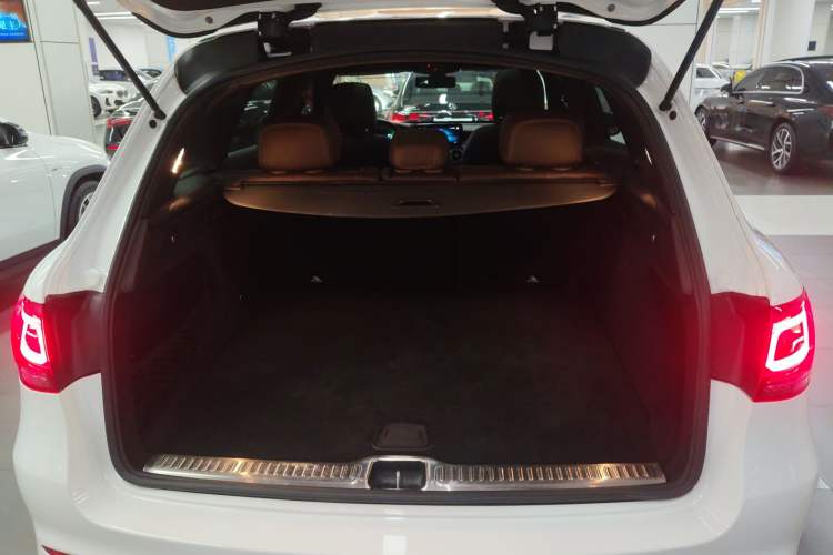 Used Mercedes-Benz GLC 2022 Refreshed GLC 300 L 4MATIC Dynamic Edition Prestige Version Trunk