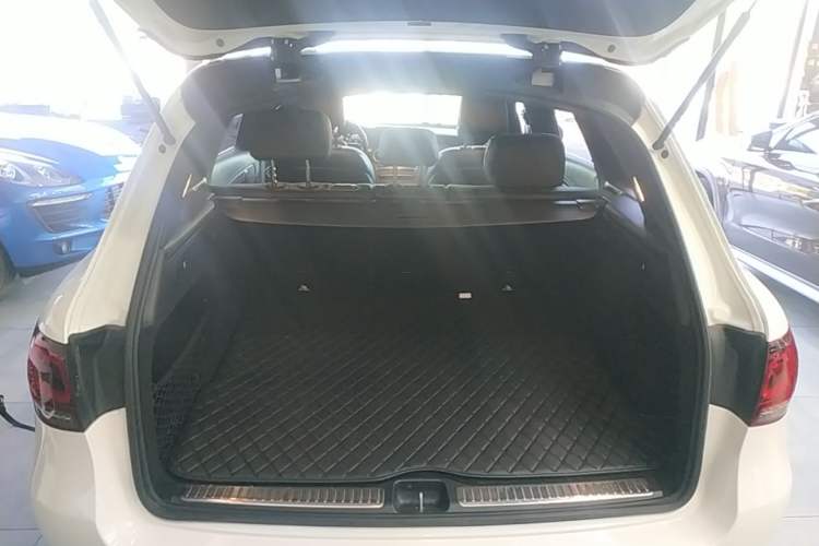 Used Mercedes-Benz GLC 2022 Second Facelift GLC 260 L 4MATIC Luxury Edition Trunk