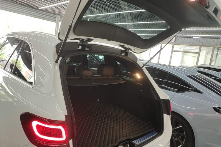 Used Mercedes-Benz GLC 2022 Facelifted GLC 260 L 4MATIC Dynamic Edition Trunk