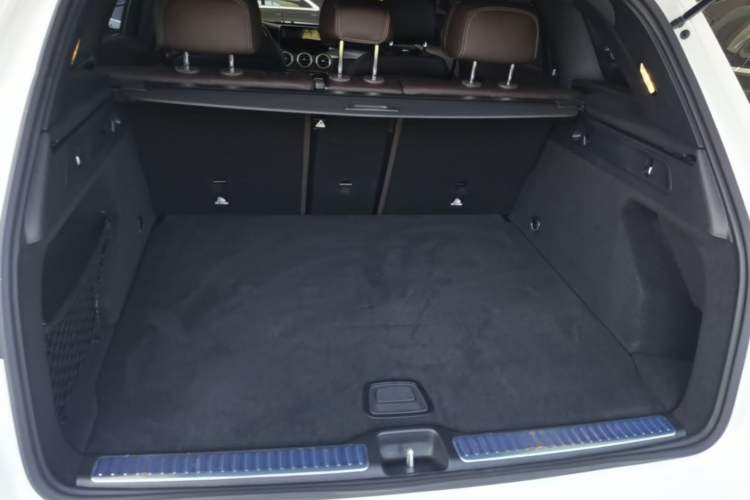 Used Mercedes-Benz GLC 2022 Facelift GLC 260 L 4MATIC Luxury Edition Trunk