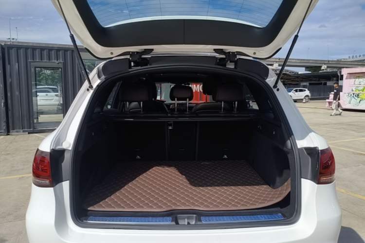 Used Mercedes-Benz GLC 2022 Facelift GLC 260 L 4MATIC Luxury Edition Trunk