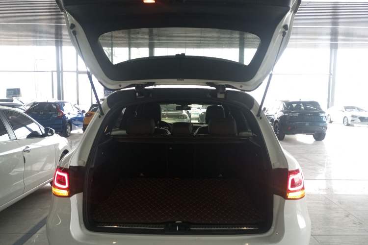 Used Mercedes-Benz GLC 2022 Facelift GLC 260 L 4MATIC Luxury Edition Trunk