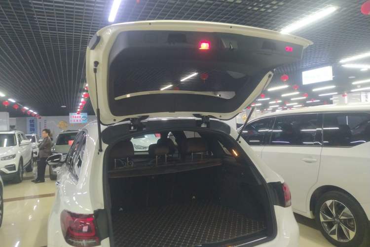 Used Mercedes-Benz GLC 2022 Second Facelift GLC 260 L 4MATIC Luxury Edition Trunk