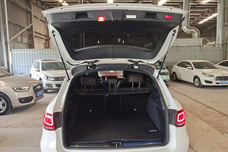 Used Mercedes-Benz GLC 2022 Refreshed GLC 300 L 4MATIC Dynamic Edition Prestige Version Trunk