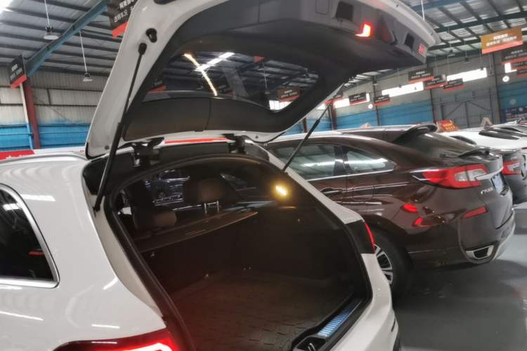 Used Mercedes-Benz GLC 2022 Refreshed GLC 300 L 4MATIC Dynamic Edition Trunk