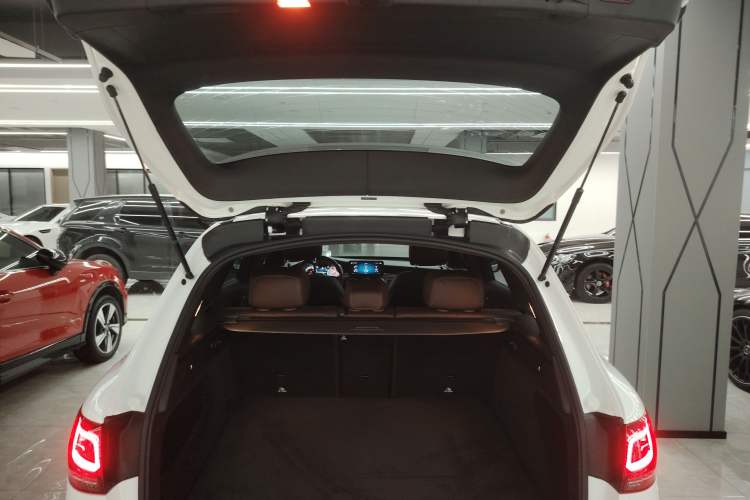 Used Mercedes-Benz GLC 2022 GLC 300 L 4MATIC Dynamic Model Trunk