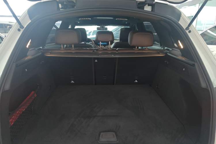 Used Mercedes-Benz GLC 2022 Second Facelift GLC 260 L 4MATIC Dynamic Edition Trunk