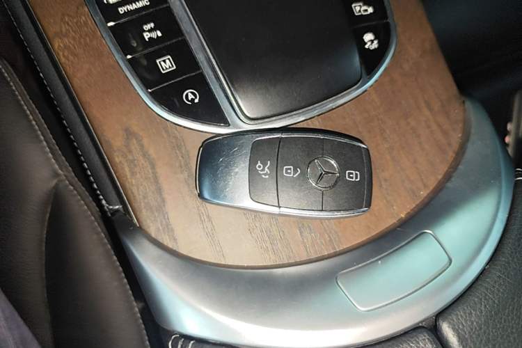Used Mercedes-Benz GLC 2022 GLC 260 L 4MATIC Luxury Model Vehicle Key