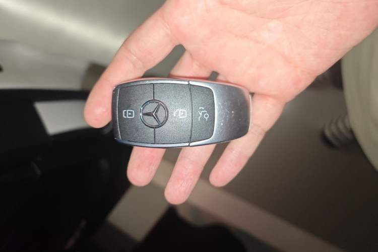 Used Mercedes-Benz GLC 2022 Facelift GLC 260 L 4MATIC Luxury Edition Vehicle Key