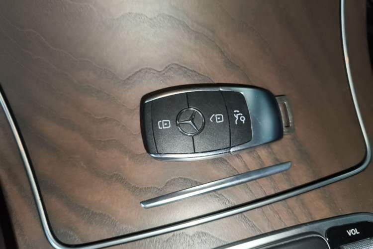 Used Mercedes-Benz GLC 2022 GLC 260 L 4MATIC Luxury Model Vehicle Key