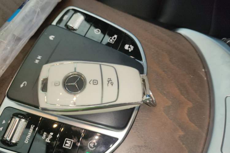 Used Mercedes-Benz GLC 2022 Facelifted GLC 300 L 4MATIC Luxury Edition Vehicle Key