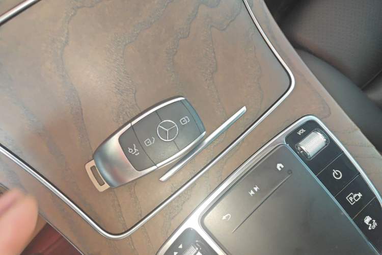 Used Mercedes-Benz GLC 2022 Facelift GLC 260 L 4MATIC Luxury Edition Vehicle Key