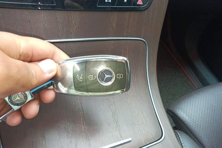 Used Mercedes-Benz GLC 2022 Second Facelift GLC 260 L 4MATIC Luxury Edition Vehicle Key